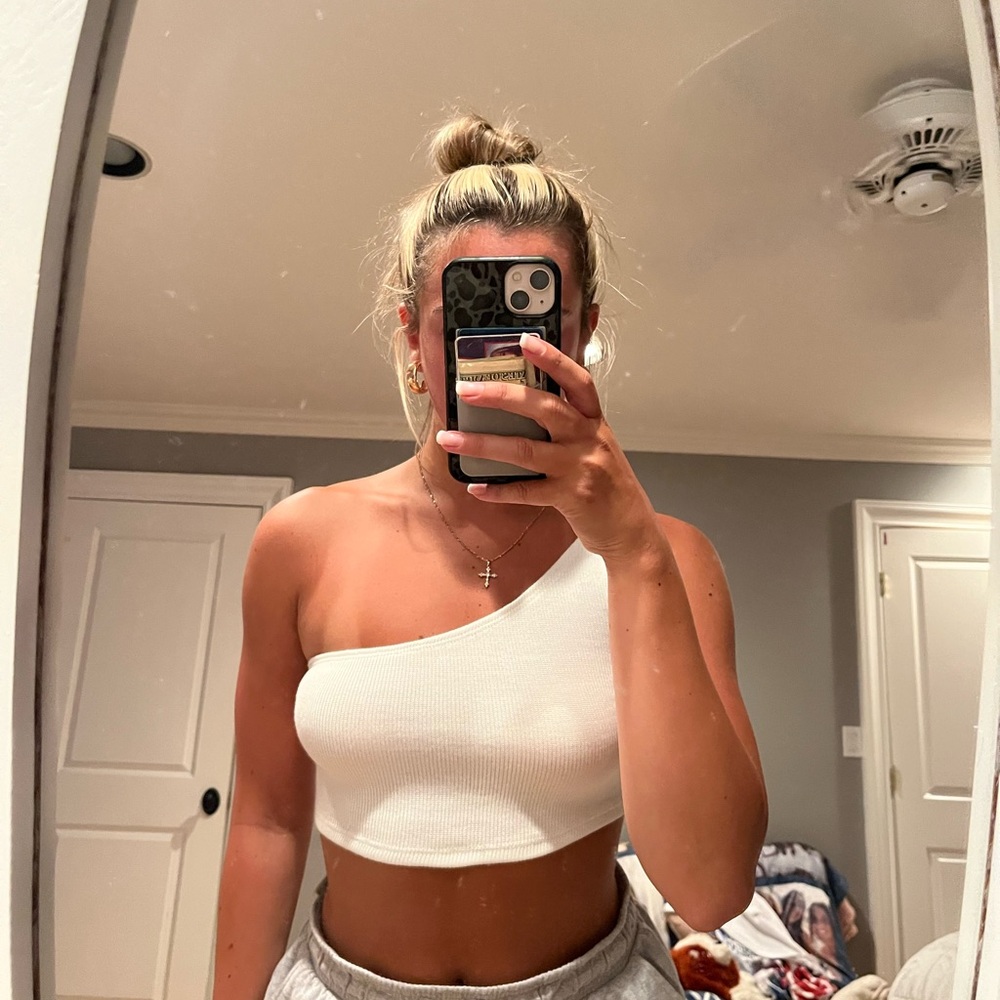 SHEIN White Asymmetrical Crop Top